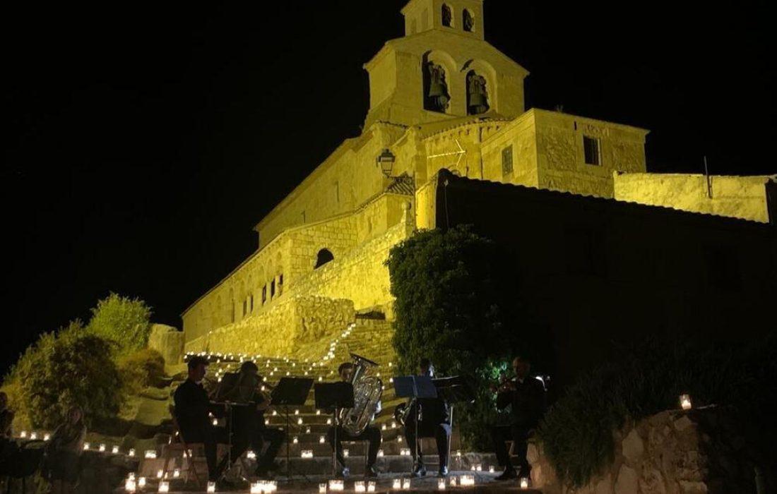 Tursoria noche de musica y velas