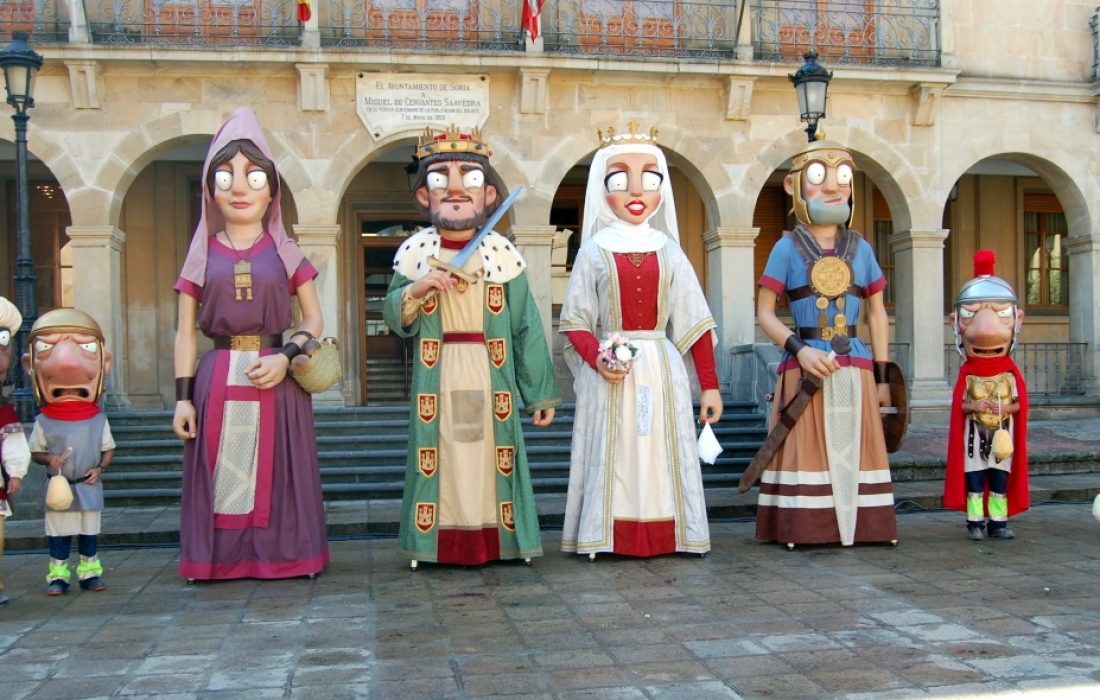 Tursoria. Comparsa gigantes y cabezudos