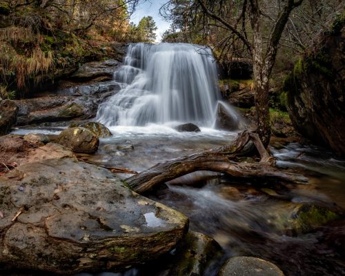 Cascada-del-Rio-Ojeda-en-Covaleda-2048x1395