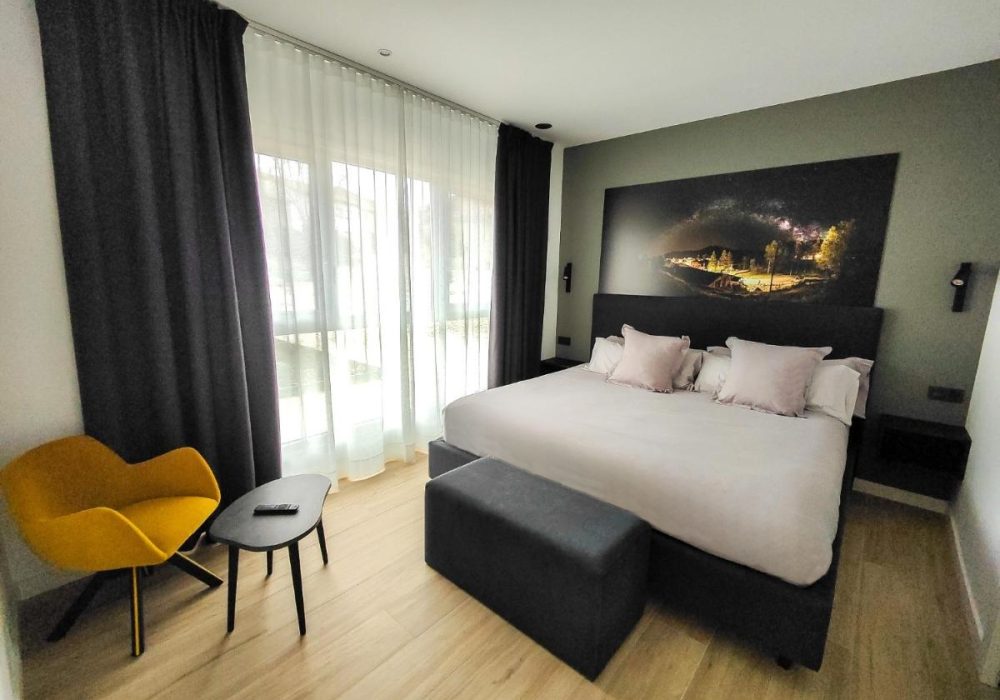 IMAGEN EXTERIOR HOTEL DESDE LA CARRETERAIMAGEN EXTERIOR NOCTURNA HOTEL cielo de muriel. Tursoria