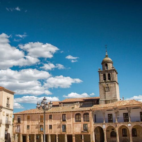 Imagen-alhondiga-desde-plaza-mayor
