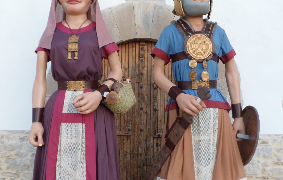 Tursoria. Comparsa gigantes y cabezudos