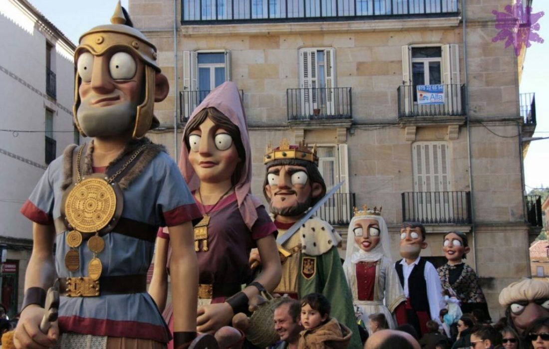 Tursoria. Comparsa gigantes y cabezudos