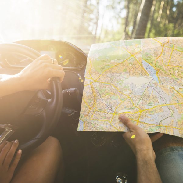 young-couple-car-trip